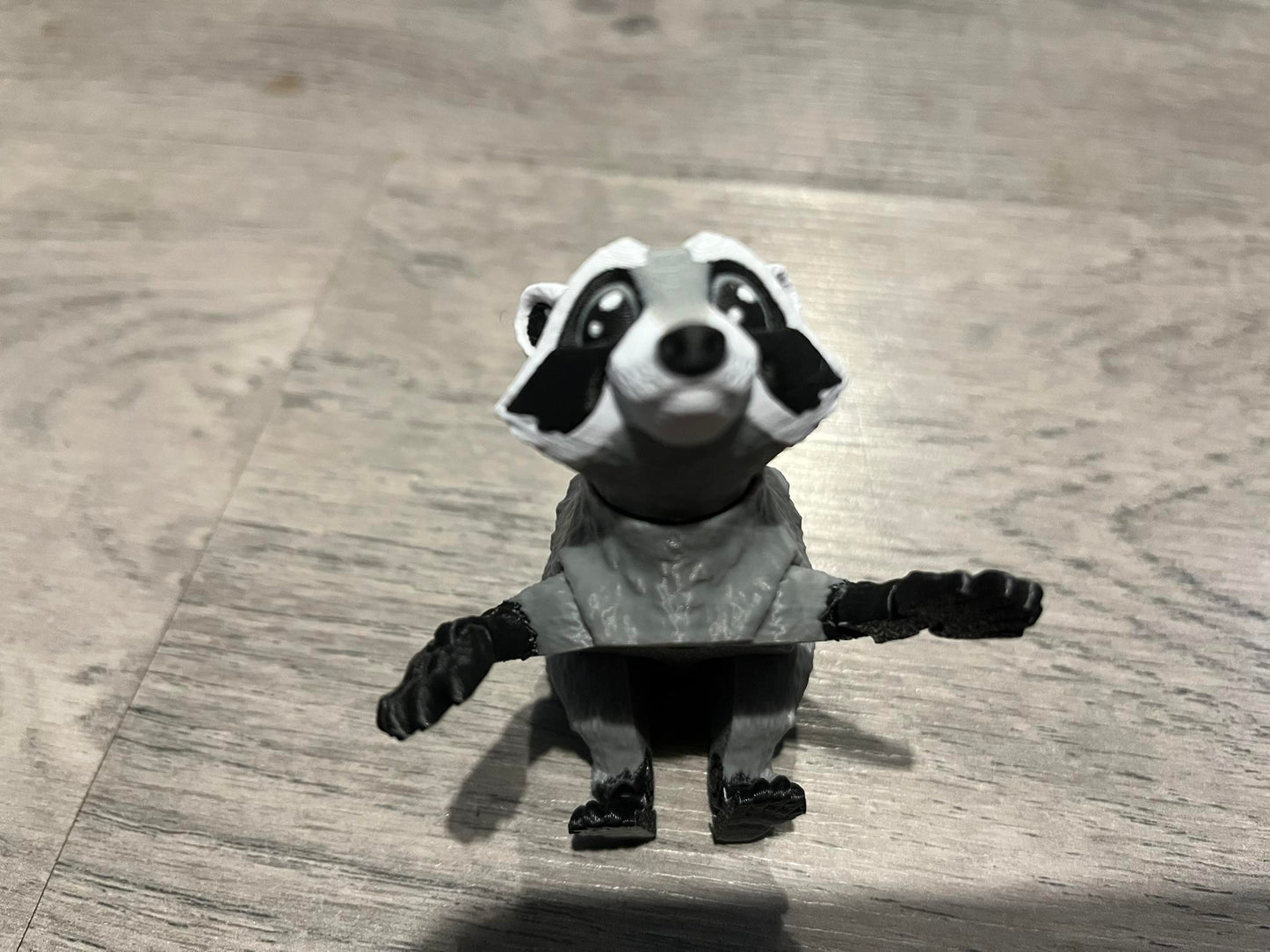 3d printed articulated raccoon figurines - Design by matmiremakes